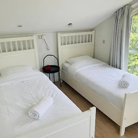 Ruime Vakantiewoning Dicht Aan Het 度假居 *